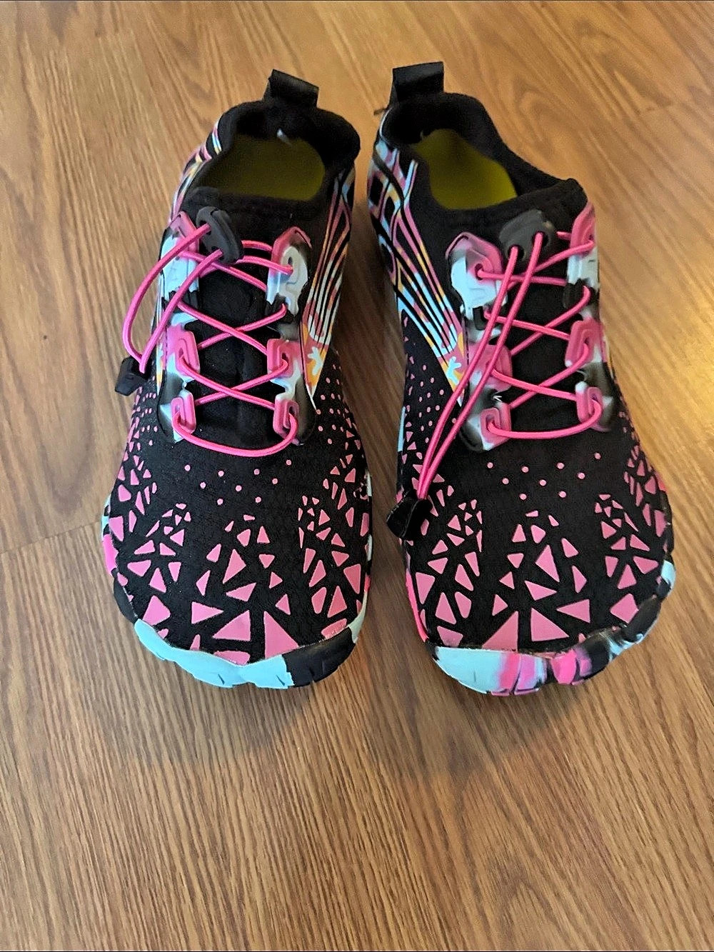 Women's Geometric Athletic Shoes in Black & Pink